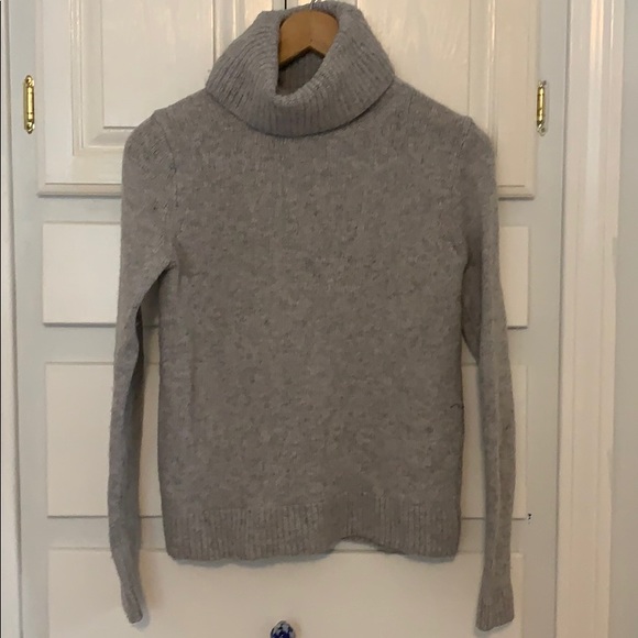 J. Crew Sweaters - 📣📣 J Crew gray sweater